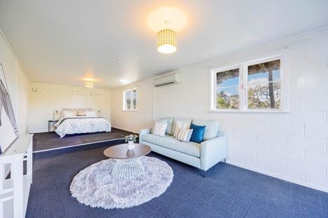 Photo of property in 12 Barker Rise, Northcross, Auckland, 0632