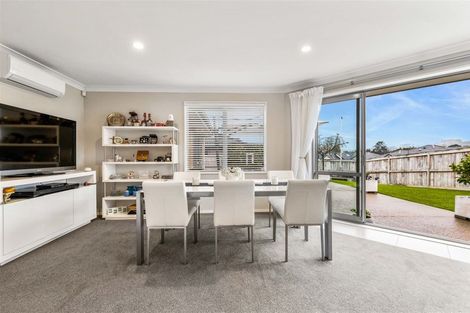 Photo of property in 38 Gilbransen Road, Kumeu, 0810