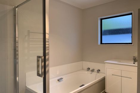 Photo of property in 8 Wirihana Road, Titirangi, Auckland, 0604