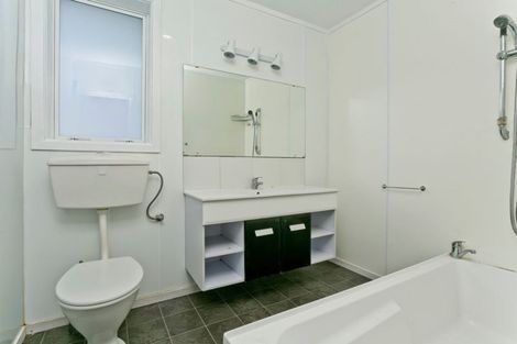 Photo of property in 660 East Coast Road, Pinehill, Auckland, 0630