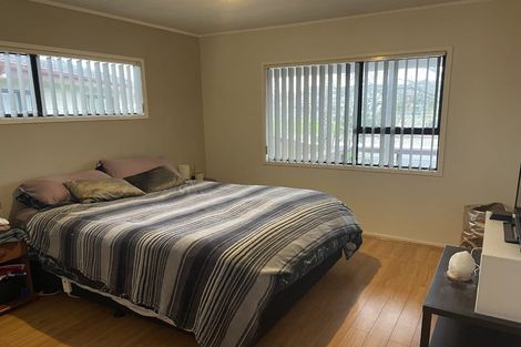 Photo of property in 2/1 Barbados Drive, Unsworth Heights, Auckland, 0632