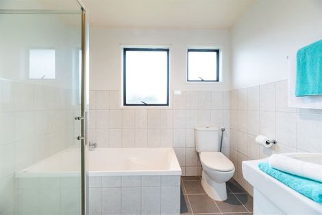 Photo of property in 27 Larissa Avenue, Henderson, Auckland, 0610