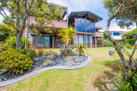 Photo of property in 60 Pacific Parade, Army Bay, Whangaparaoa, 0930