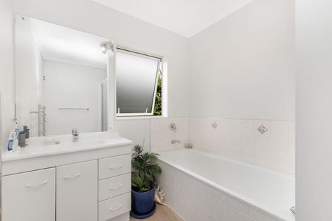 Photo of property in 22 Emmerdale Avenue, Papakura, 2110