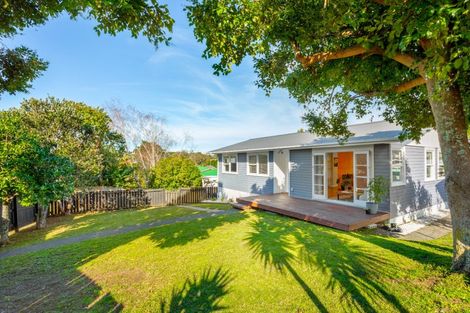 Photo of property in 43 La Rosa Street, Green Bay, Auckland, 0604