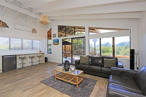 Photo of property in 66 Gillies Crescent, Waimarama, Havelock North, 4294