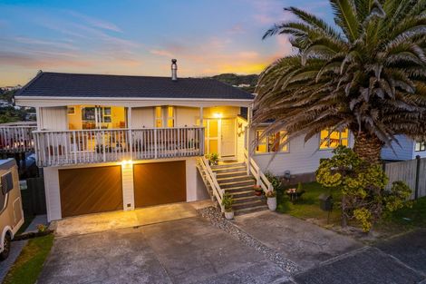 Photo of property in 6 Langwell Place, Papakowhai, Porirua, 5024