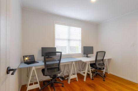 Photo of property in 11 Willowbrook Place, Titirangi, Auckland, 0604