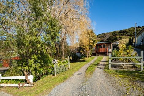 Photo of property in 5a Cornwall Street, Picton, 7220