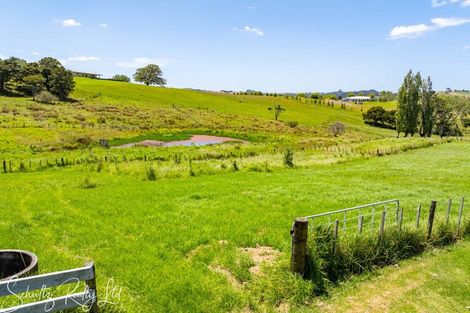 Photo of property in 35 Minnie Casey Rise, Matakohe, 0593