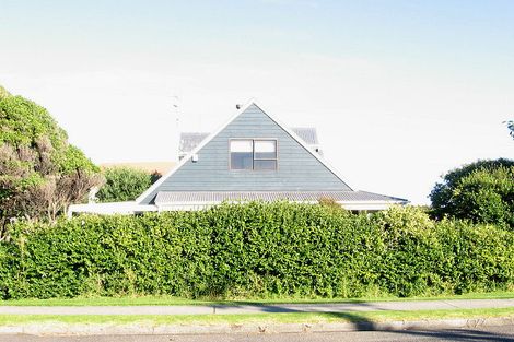 Photo of property in 20 Waimea Road, Waikanae Beach, Waikanae, 5036