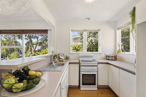 Photo of property in 33 Weatherly Road, Torbay, Auckland, 0630