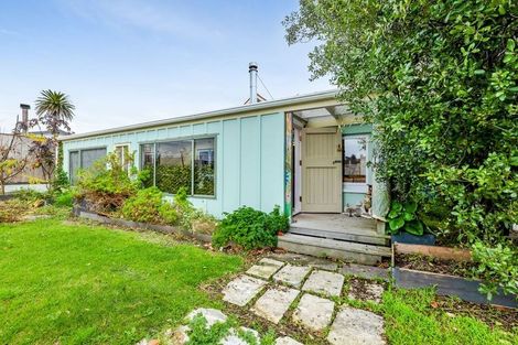 Photo of property in 20 Domett Street, Waitara, 4320