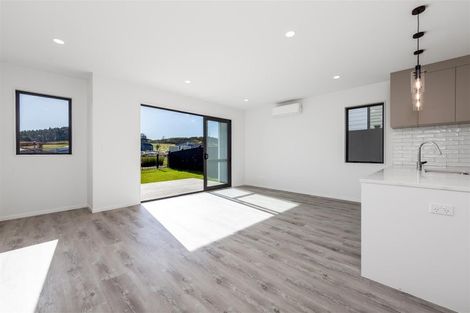 Photo of property in 8 Paparahi Place, Wainui, 0992