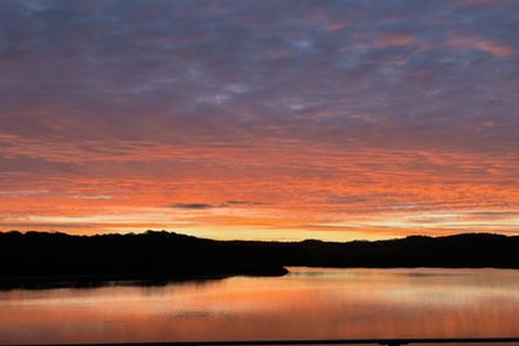 Photo of property in 15 Waiwera Road, Waiwera, Orewa, 0994