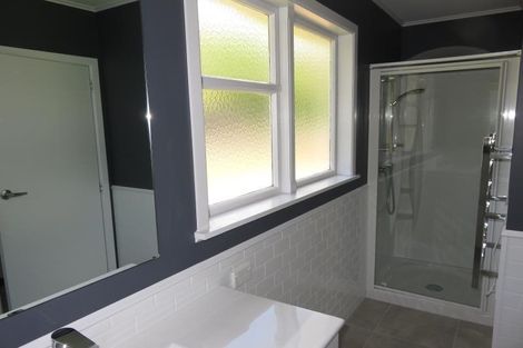 Photo of property in 16 Omega Street, Newlands, Wellington, 6037