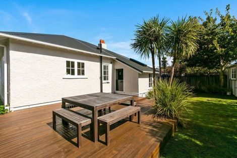 Photo of property in 8a Puriri Street, Eastbourne, Lower Hutt, 5013