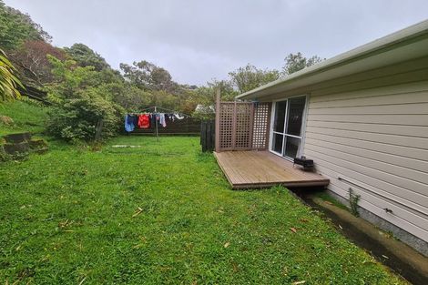 Photo of property in 77 Stewart Drive, Newlands, Wellington, 6037