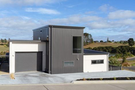 Photo of property in 2 Taeore Lane, Raglan, 3225