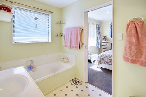 Photo of property in 20 School Road, Woodend, 7610