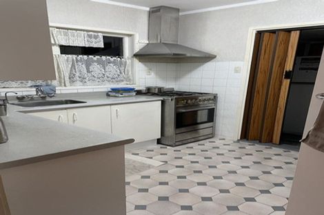 Photo of property in 2/17 Jenelin Road, Glendene, Auckland, 0602