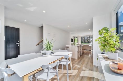 Photo of property in 16 Seafarer Crescent, Stanmore Bay, Whangaparaoa, 0932