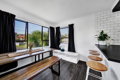 Photo of property in 84 Pioneer Road, Moturoa, New Plymouth, 4310