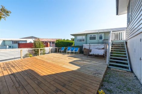 Photo of property in 8a Gloria Avenue, Te Atatu Peninsula, Auckland, 0610