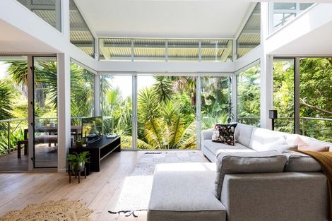 Photo of property in 50a Colonial Road, Birkenhead, Auckland, 0626