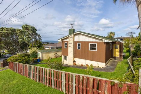 Photo of property in 1 Braemar Road, Rothesay Bay, Auckland, 0630