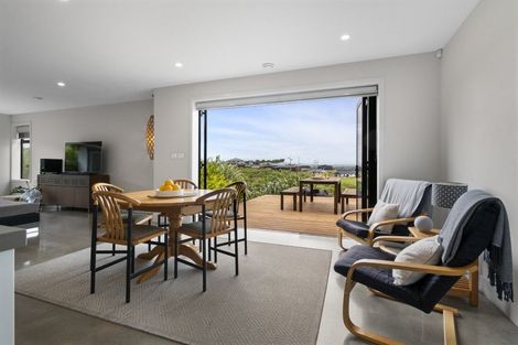 Photo of property in 67 Ruapehu Drive, Fitzherbert, Palmerston North, 4410