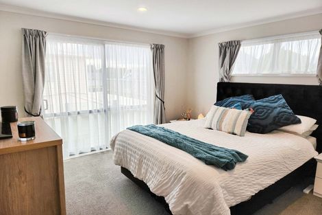 Photo of property in 28 Latimer Way, Petone, Lower Hutt, 5012