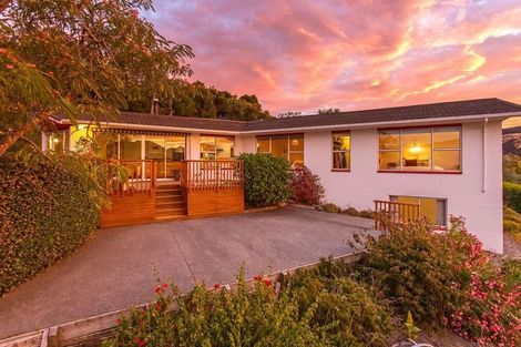 Photo of property in 11 Ngaio Lane, Charteris Bay, Lyttelton, 8971