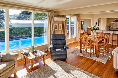 Photo of property in 7 Motukaraka Point, Pauatahanui, Porirua, 5381