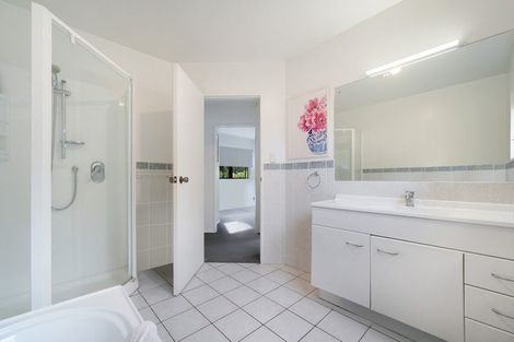 Photo of property in 12 Ginders Drive, Massey, Auckland, 0614
