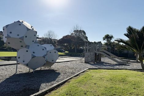 Photo of property in 49 Gosford Drive, Botany Downs, Auckland, 2010