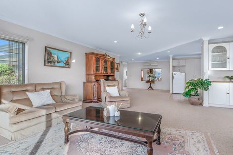 Photo of property in 63 Winchester Street, Levin, 5510