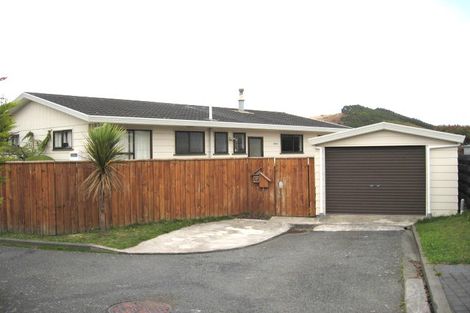 Photo of property in 27 Evesham Place, Newlands, Wellington, 6037