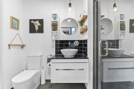 Photo of property in 4 Bright Way, Lower Vogeltown, New Plymouth, 4310