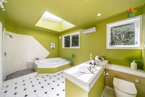 Photo of property in 12 Whiorau Grove, Lowry Bay, Lower Hutt, 5013