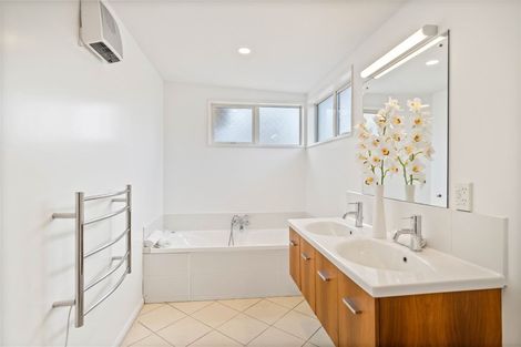 Photo of property in 43 Memorial Avenue, Ilam, Christchurch, 8053