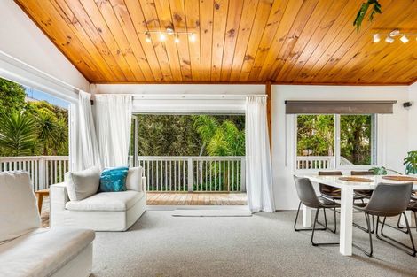Photo of property in 1/6a Sunnynook Road, Sunnynook, Auckland, 0620