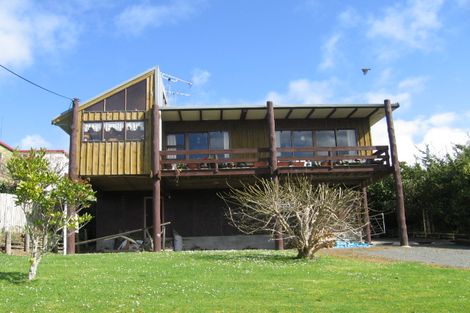 Photo of property in 37 Whaka Street, Maungaturoto, 0520