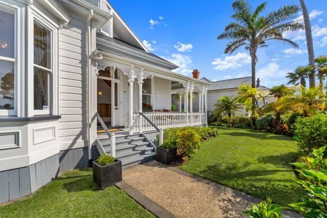 Photo of property in 42 King Edward Parade, Devonport, Auckland, 0624
