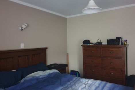 Photo of property in 2/126 Redwood Avenue, Tawa, Wellington, 5028