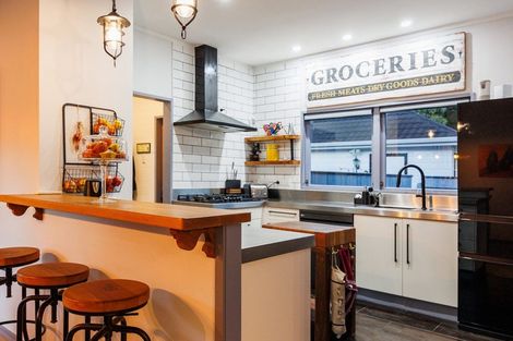 Photo of property in 8 Skerman Street, Marton, 4710