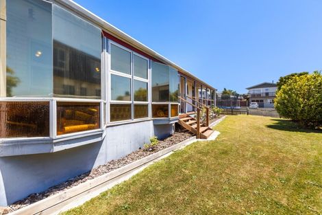 Photo of property in 15 Virginia Place, Whalers Gate, New Plymouth, 4310