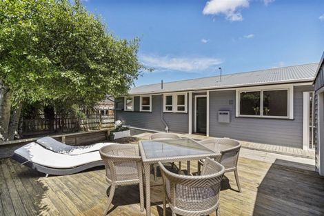 Photo of property in 1/60 Selwyn Crescent, Forrest Hill, Auckland, 0620