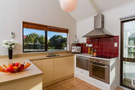Photo of property in 81 Astley Avenue, New Lynn, Auckland, 0600