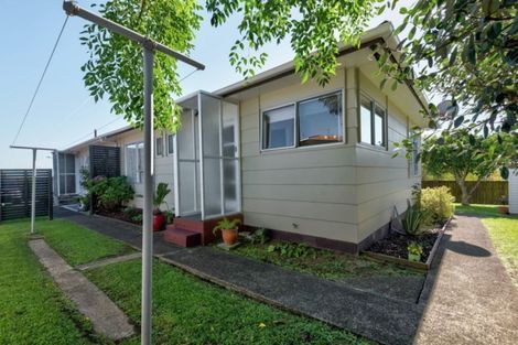 Photo of property in 2/1 Dalwhinnie Parade, Highland Park, Auckland, 2010